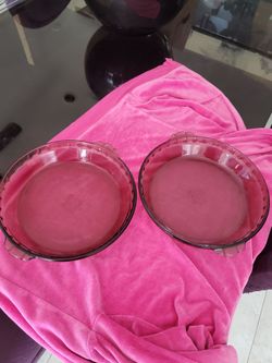 See 2 pictures 2 Pyrex glass pie shells