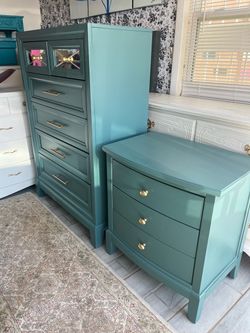 Dresser and nightstand set