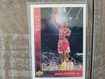 1993 UPPER DECK #23 MICHAEL JORDAN BULLS HOF mint
© craigslist