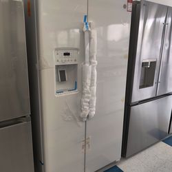 New GE
21.9 cu. ft. Side by Side Refrigerator in White, Counter Depth