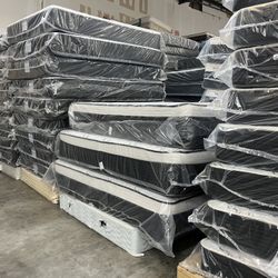  👀👀TWIN,FULL,QUEEN AND KING MATTRESS STARTING AT $150‼️A SET BEST PRICE IN TOWN BEST PRICE ON  BRAND NEW PLUSH TOP MATTRESS 