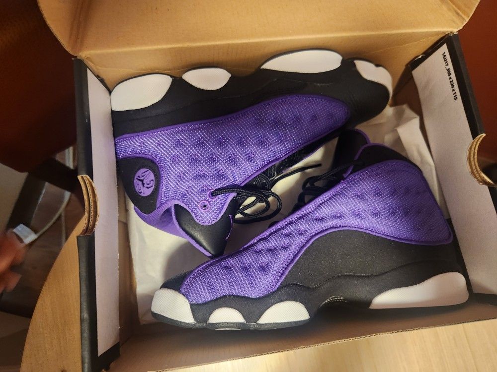Kid's Air Jordan 13 Retro Purple Venom Size 7Y