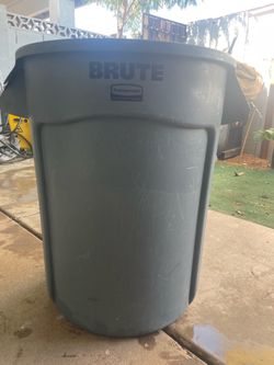brute rubber maid