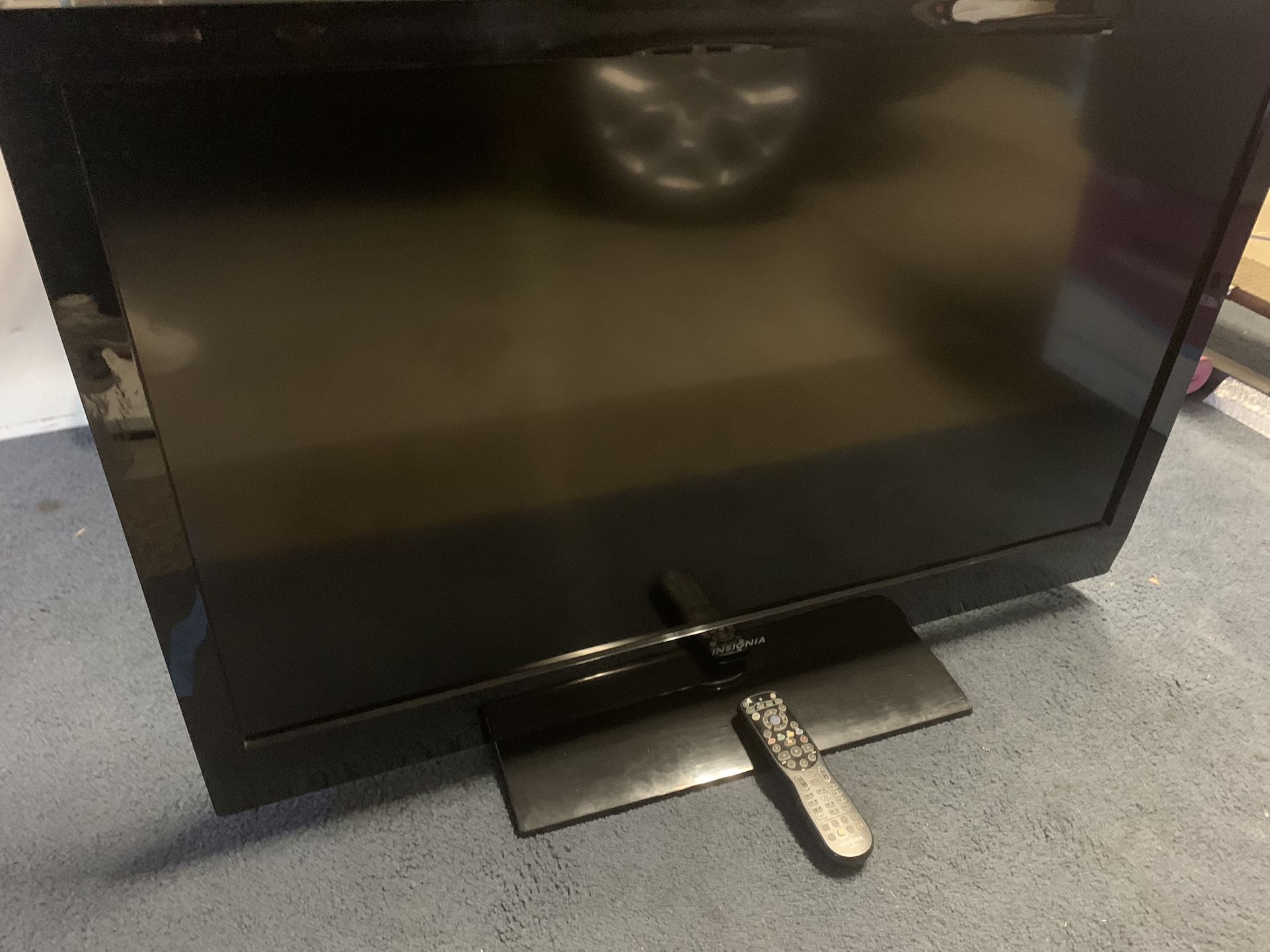 Flat Screen TV Insignia™ 42" Class / 1080p / 120Hz / LCD HDTV Multi NS-42L550A11 Television