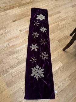 Beatifful Christmas Rachel Ashwell Velvet Purple Gold Snowflake Table Runner 062404