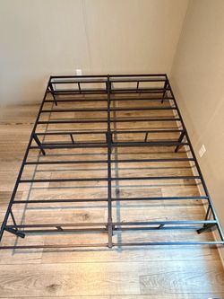 Zinus SmartBase  Mattress Frame  Metal Platform Bed Frame, No Box Spring Needed, Sturdy Steel Frame