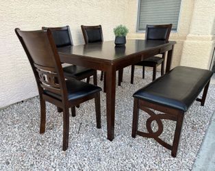 Free Delivery 🚚 Dining Table with Chairs and Bench