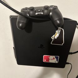 PS4 With Wall Mount 