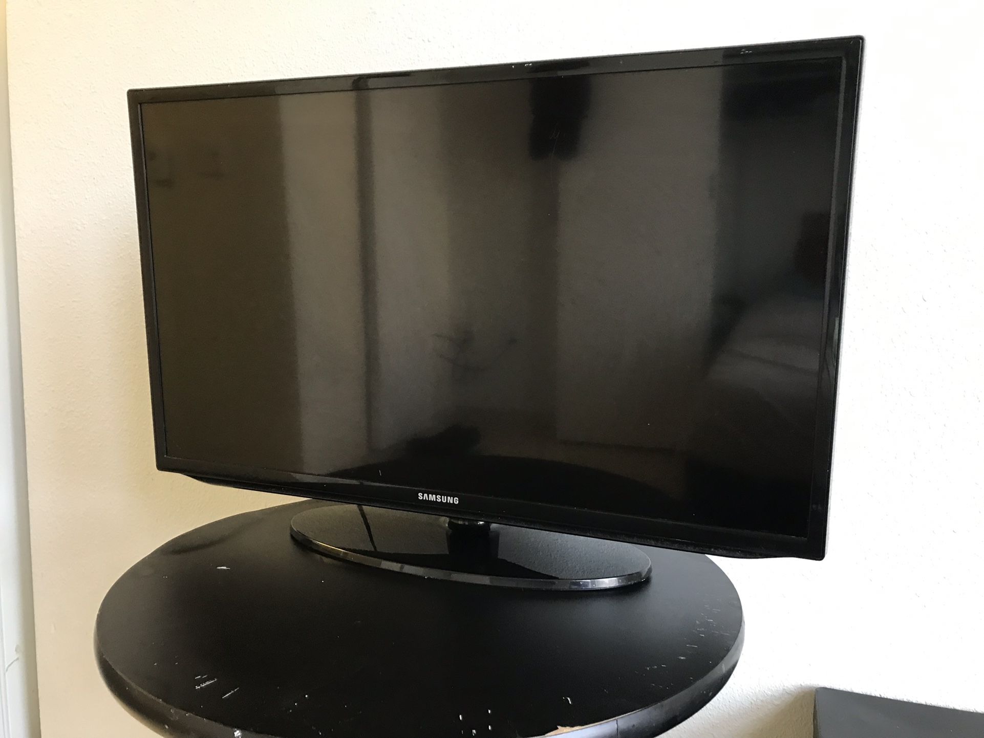 Samsung UN32EH5300 32" Class 1080p 60Hz Smart LED HDTV