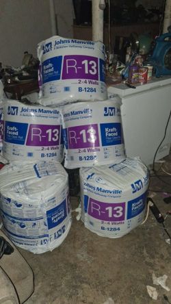 Johns Manville R- 13 Wall Kraft faced Fiberglass Roll Insulation 40-sq ft ( 15-in W x 32-ft L )