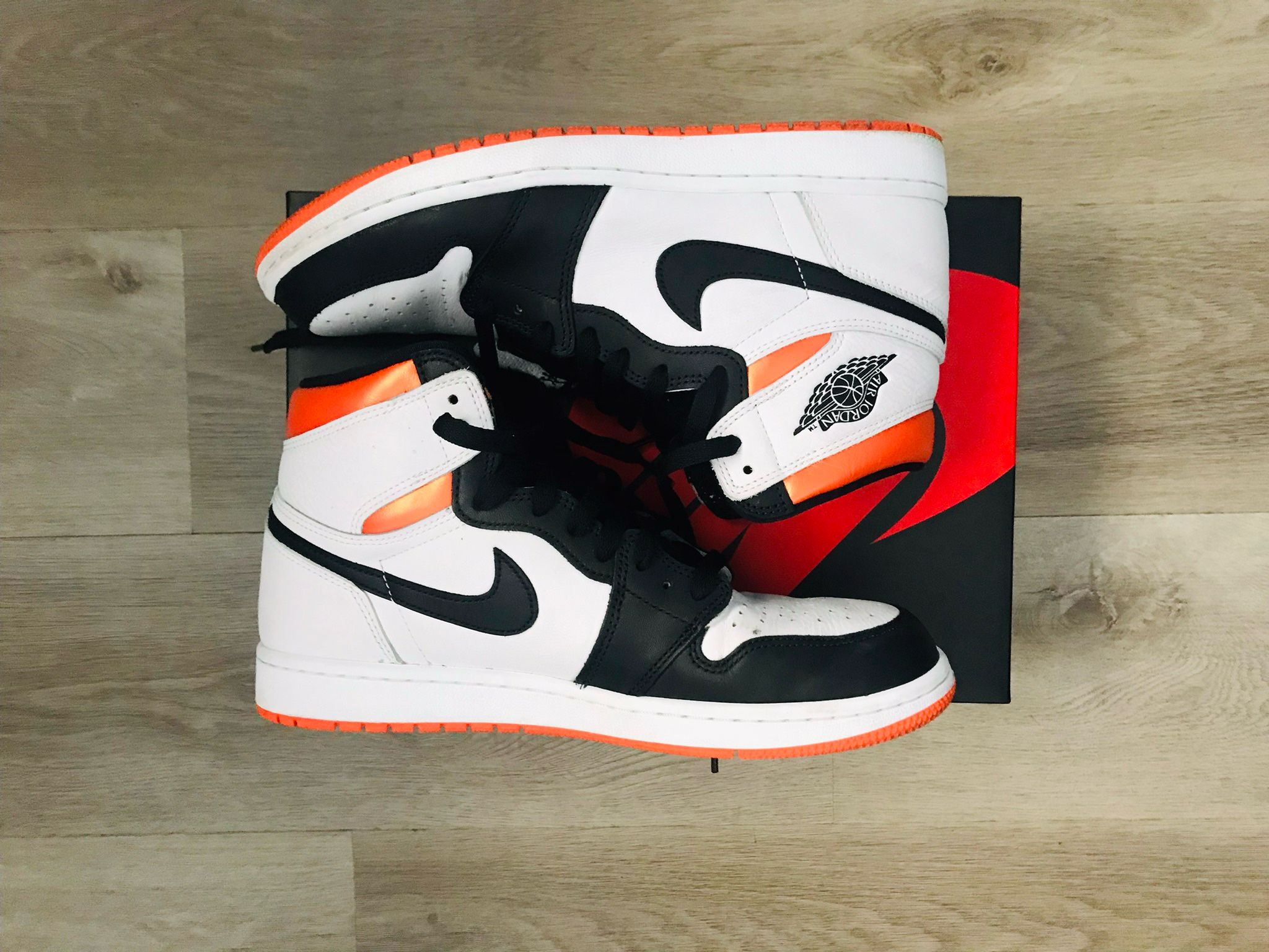 Air Jordan 1 Retro High OG (Mens 10)