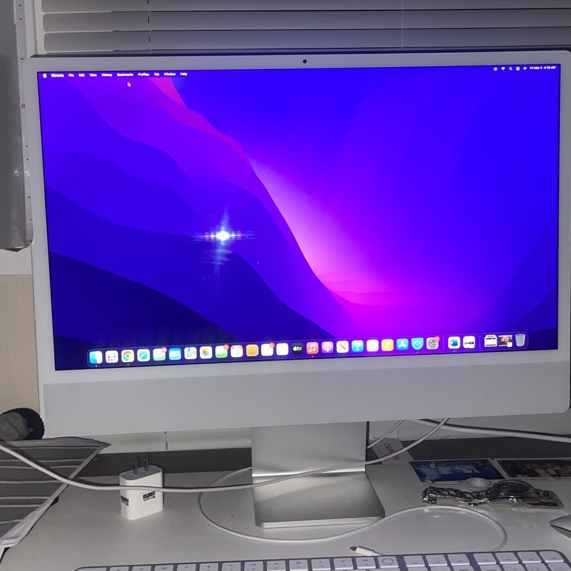 iMac 2023 Practically Brand New With Microsoft