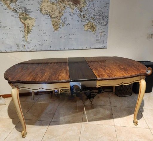 TABLE & 4 CHAIRS
