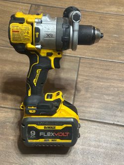 Dewalt Dcd1007 hammer drill with battery