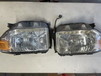 2015 Toyota Tundra Factory Headlamps