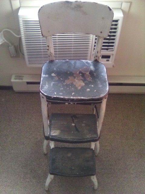 ANTIQUE METAL CHAIR/STEP STOOL