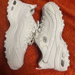 Brand New!! Women’s 9 Sketchers D’Lites