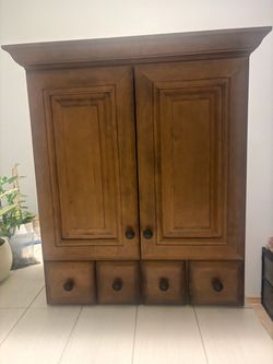 Wooden wall hanging cabinet