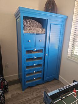 Boys armoire