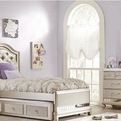 Madelyn Bedroom Set