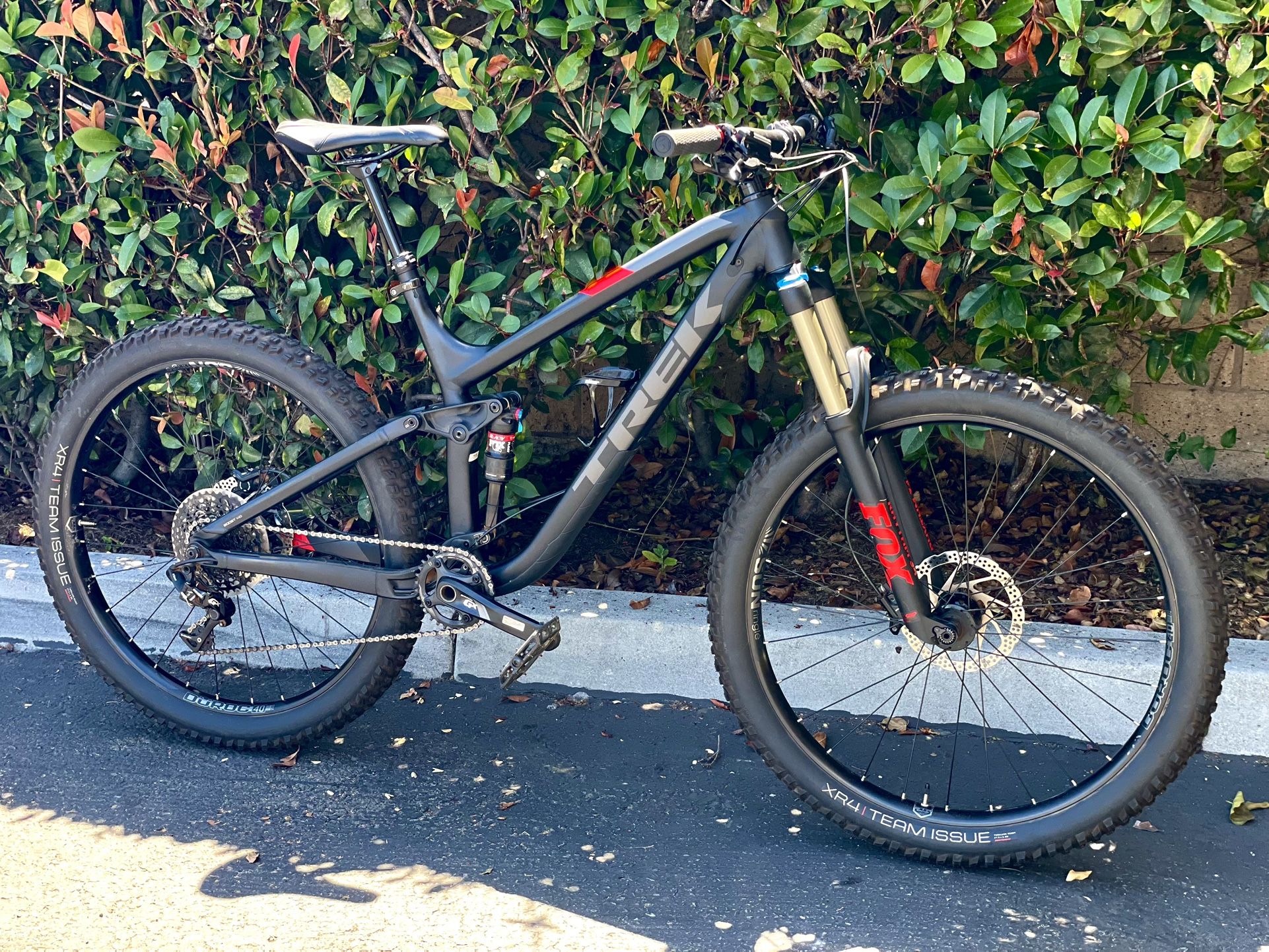 2017 Trek Fuel EX 8 27.5 (Large/19.5in) Mountain Bike