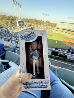 Yoshinobu Yamamoto Bobble head Trade “Ice cube Only”