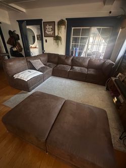 Sectional sofa with 1 ottoman/ need gone by this weekend