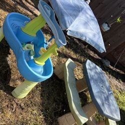 Picnic Table w Sunshade & Water Toy