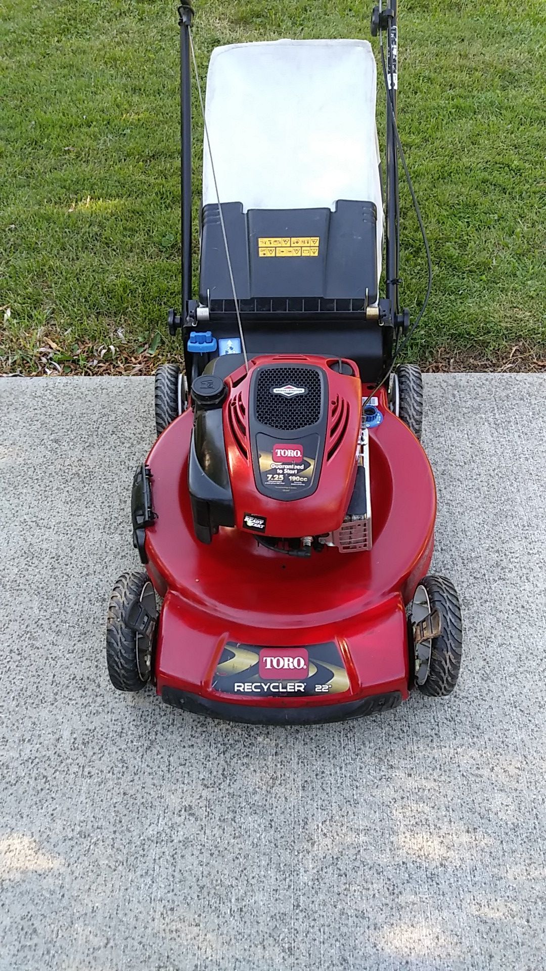 Toro 190cc self propelled lawn mower with a bag and personal pace