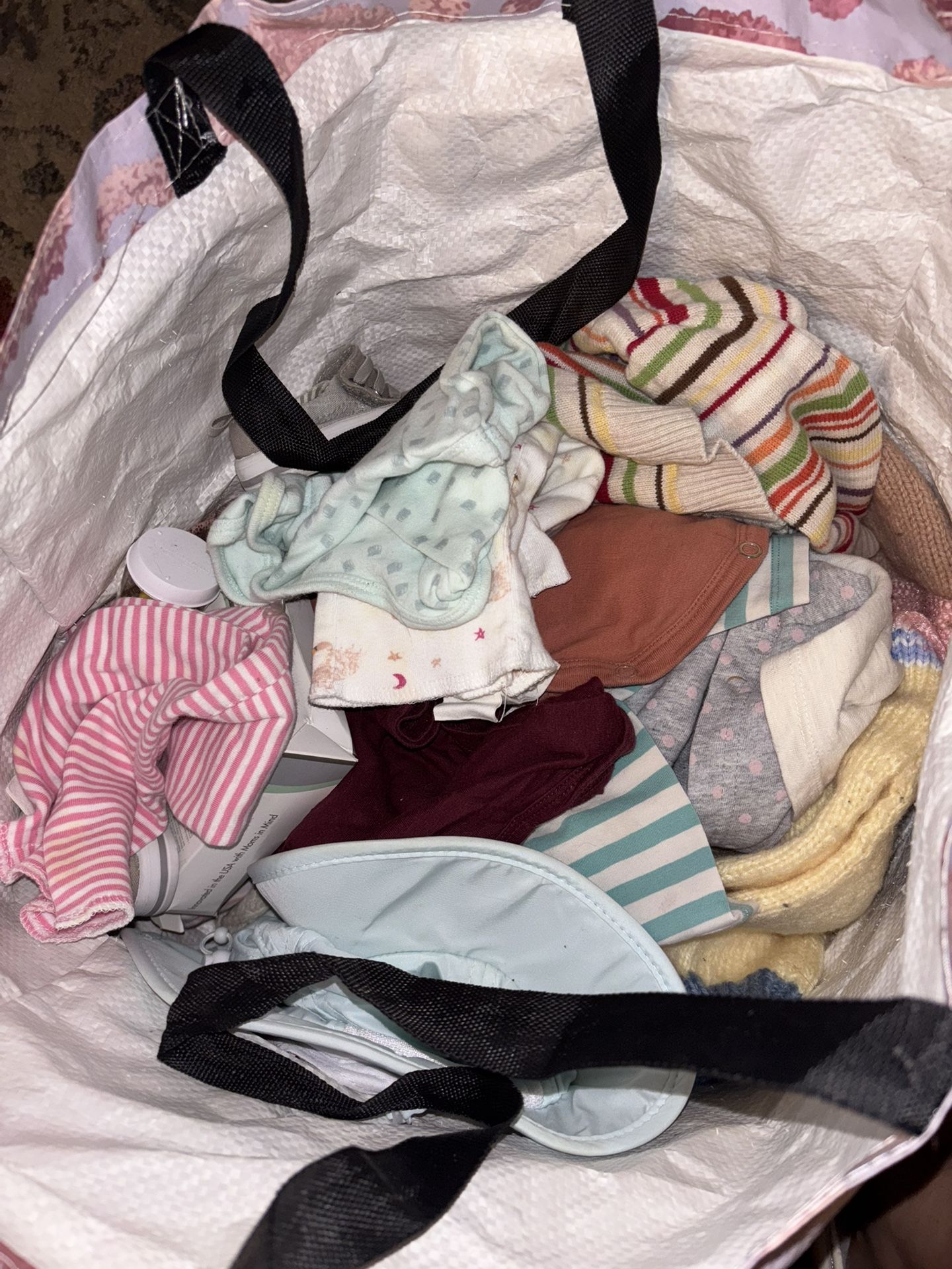 Free Baby Clothes (unisex/girls) 0-9mos