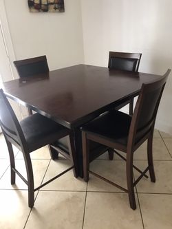 Dining set for $250 includes delivery