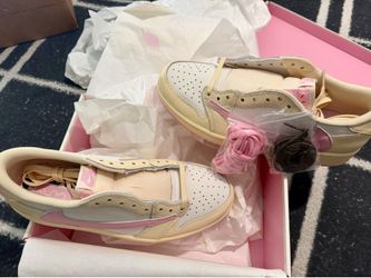 Jordan 1 Retro Low OG SP Travis Scott Shy Pink