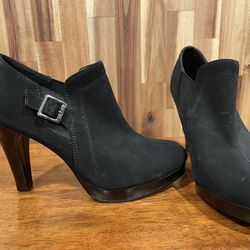 Fioni Women’s Black Heeled Booties Size 8.5