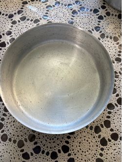10.75”x3” sturdy Round aluminum baking pan