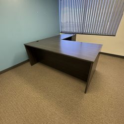 6x7 L Shaped Desk With Lockable Drawers 