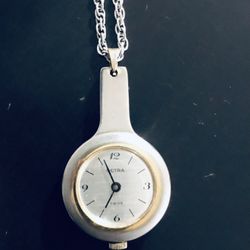OCTRA Swiss vintage pendant necklace
