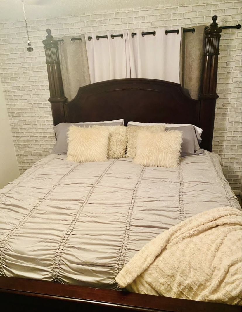 King Bed With Canopy And Chest- I Added 2 Lamps Table With It And A Dresser