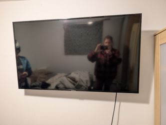 Samsung 50 Inch W/Wall Hanger