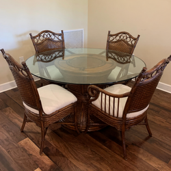 Like-New Lexington Tommy Bahama Style Round Dining Table with 4 Chairs - Estero, FL