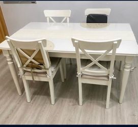 IKEA 4 seat table , extendable part included