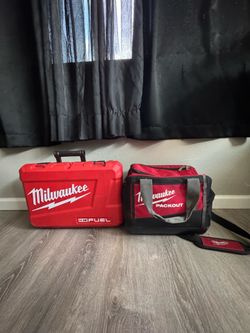 Milwaukee carry bag & carry on for drills(no tools)