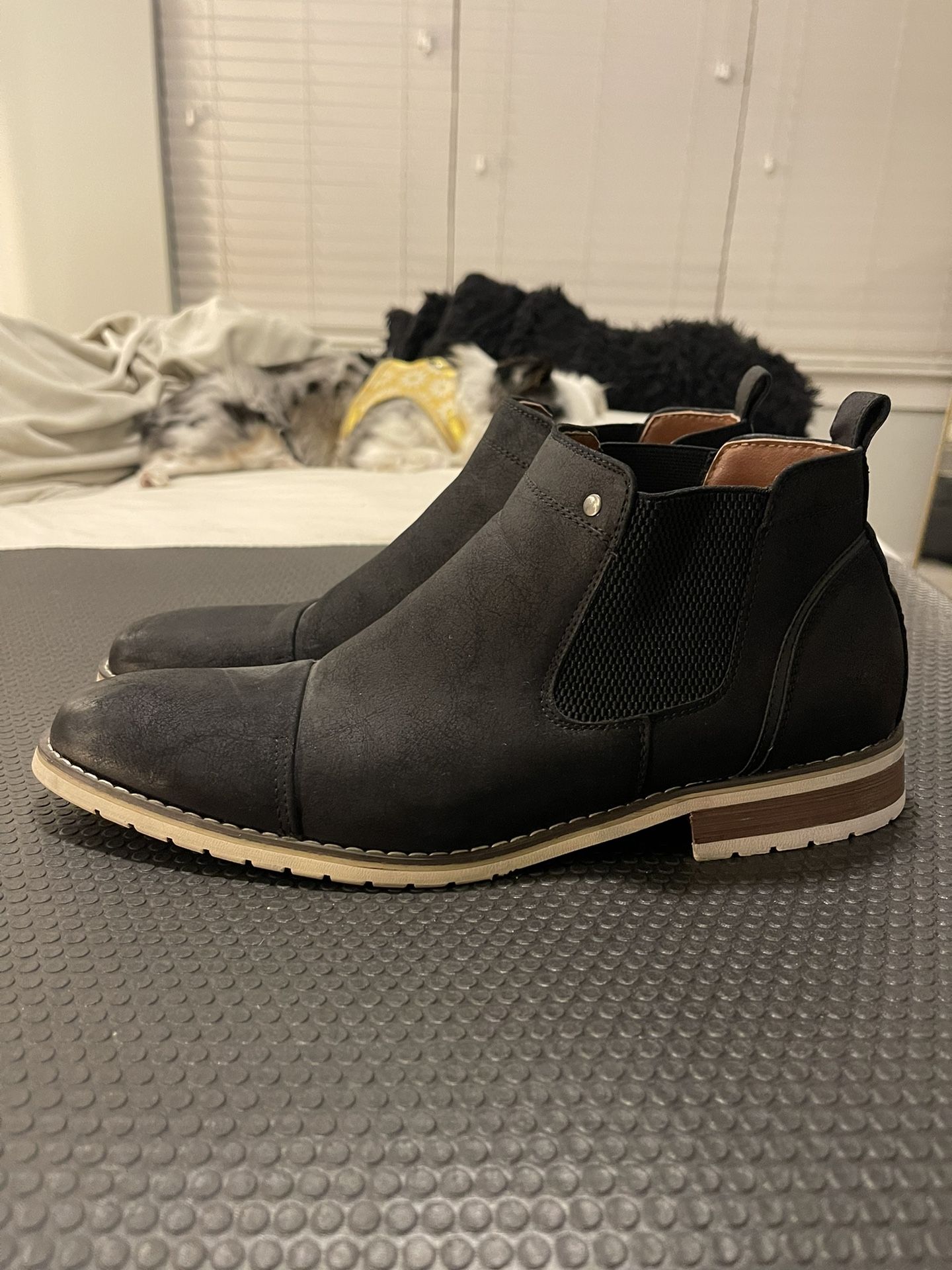 Men’s Black Chelsea Boots Size 9.5
