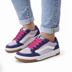 Vans Low Top Sneakers – Women’s Size 7 (NEW – No Box)