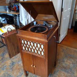Silvertone Phonograph - Vintage - Working