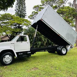 FORD F800 Automatic Dump Truck No CDL Required / Low Miles Cummins Diesel Runs And Operates Perfect 