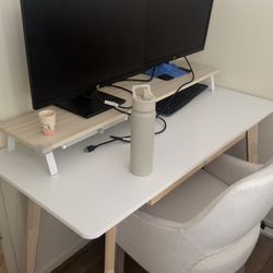Free desk