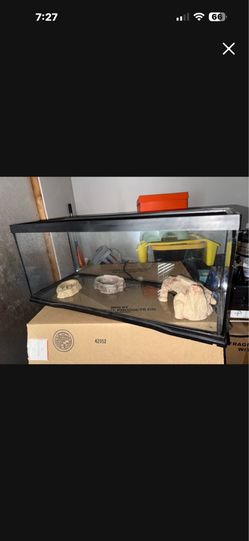 20 GALLON GLASS REPTILE  TERRARIUM PRELOVED. GOOD CONDITION. PICK UP IN MONROVIA.