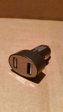Dual car charger with voltage digital display.
