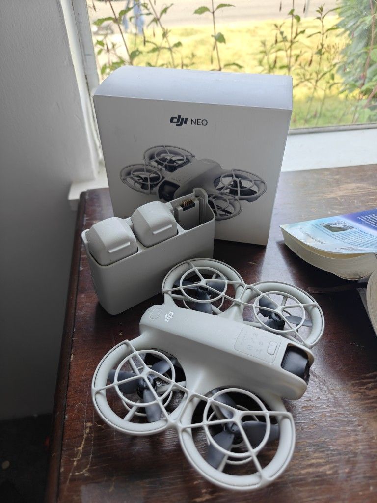 DJI Neo Fly More Combo