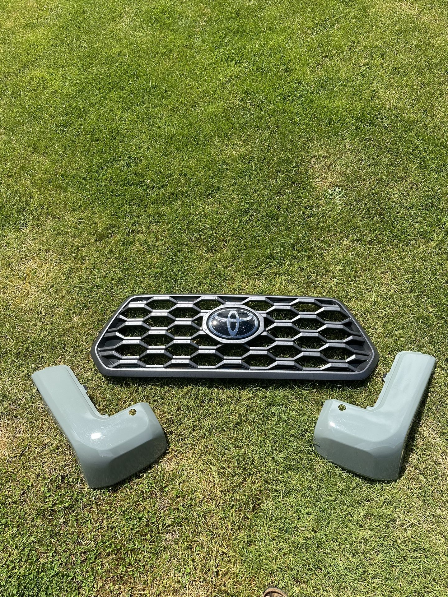 Toyota Tacoma Grid
